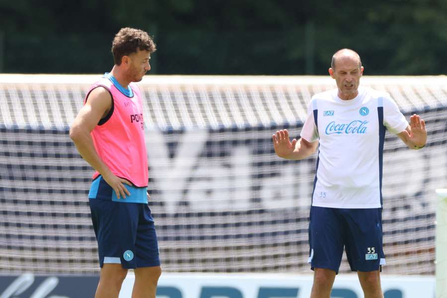 Allegri con Rrahmani in allenamento