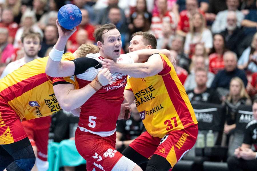Sander Sagosen tries to break through the GOG defense
