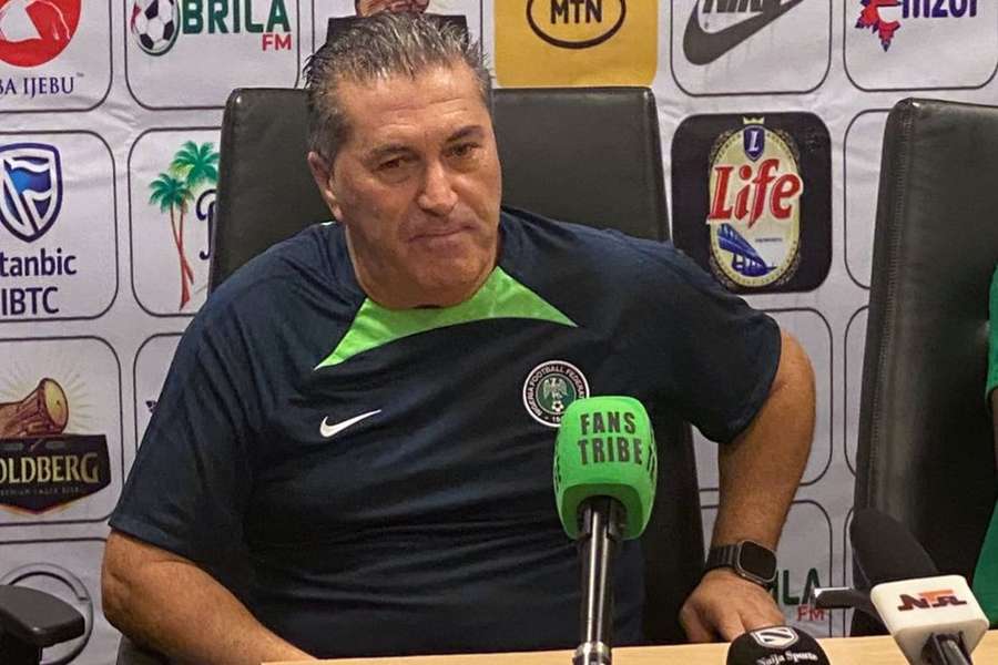 José Peseiro na conferência de imprensa após o final do jogo