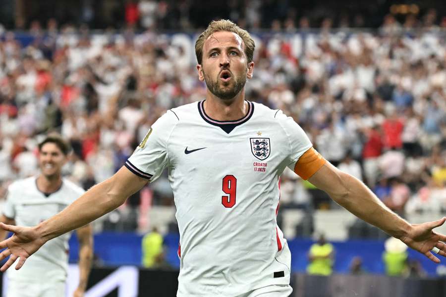 Harry Kane marca dois e brilha na estreia da Inglaterra