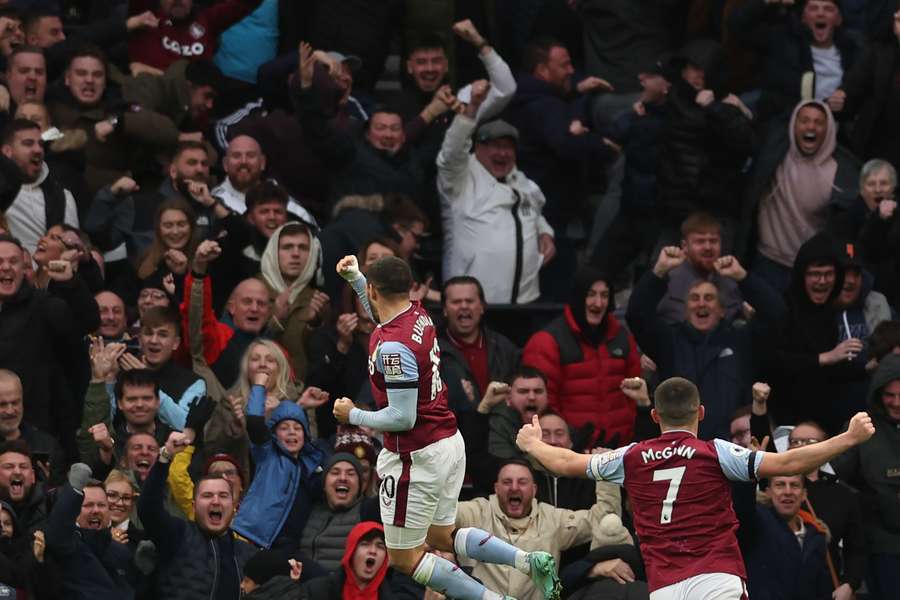 A defesa incompleta de Lloris abriu caminho à vitória do Aston Villa