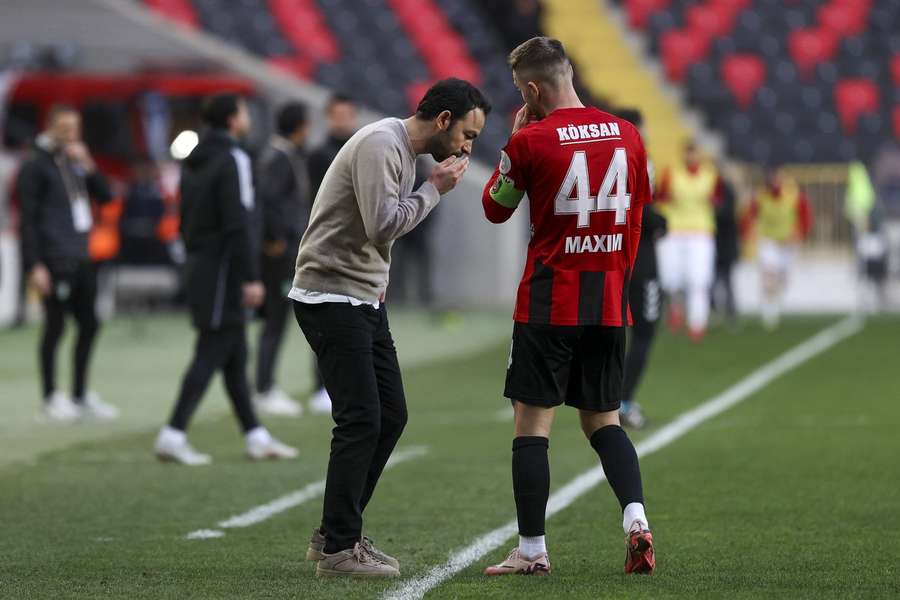 Maxim alături de antrenorul lui Gaziantep, Selcuk Inan