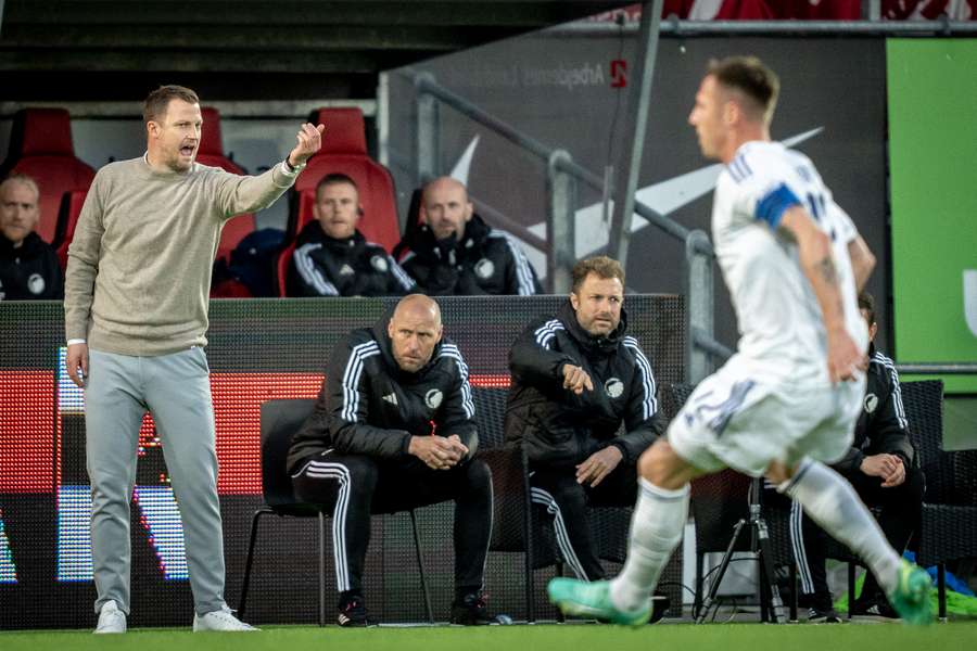 Neestrup banker på brystet på sine spilleres vegne inden det potentielt ganske afgørende derby på Brøndby Stadion.