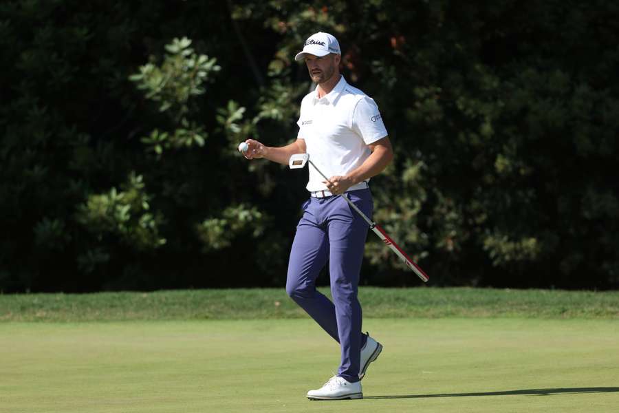 O número dois mundial, o espanhol Jon Rahm, continua muito longe da liderança