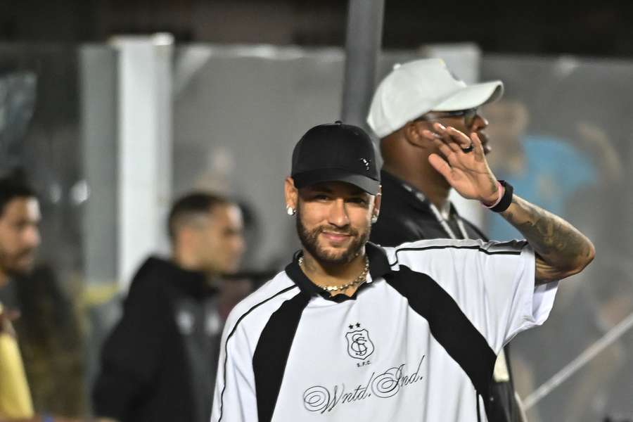 Neymar posa ante la prensa