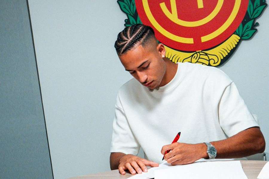 DONE DEAL: Mallorca sign Leeds striker Joseph