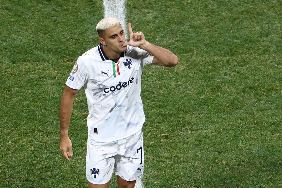 Berterame colocou fogo no jogo, mas não deu para os mexicanos