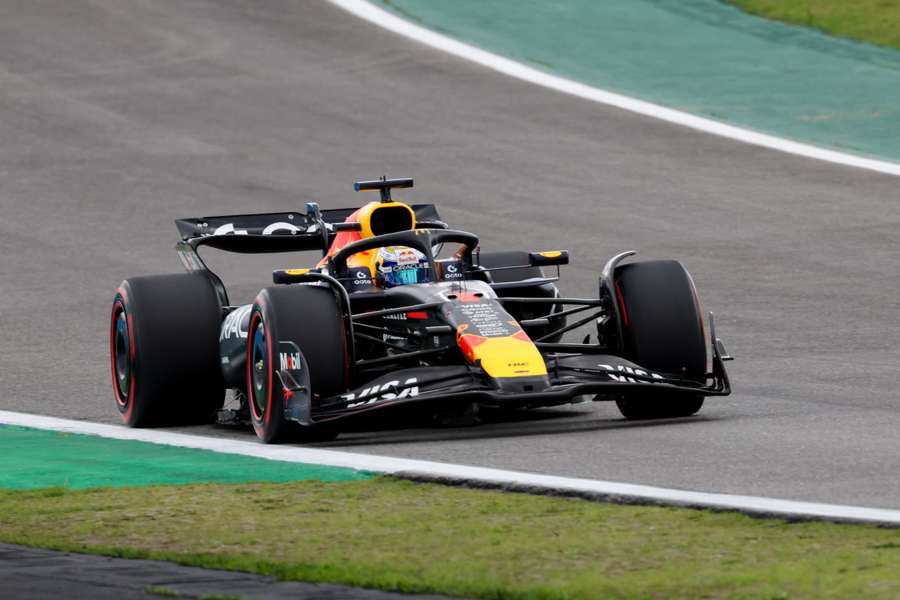 Verstappen vai sair das boxes