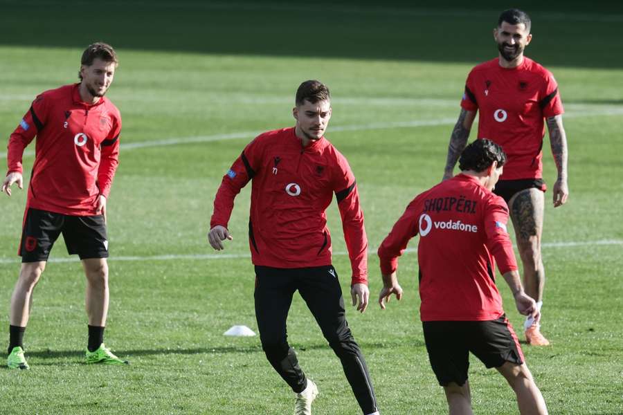 Były kapitan reprezentacji Albanii: Polska jest faworytem barażu, ale tylko na papierze
