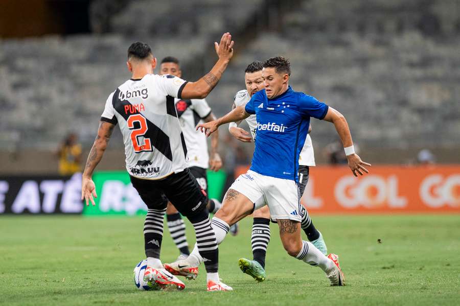 Cruzeiro conseguiu a virada antes de ceder o empate