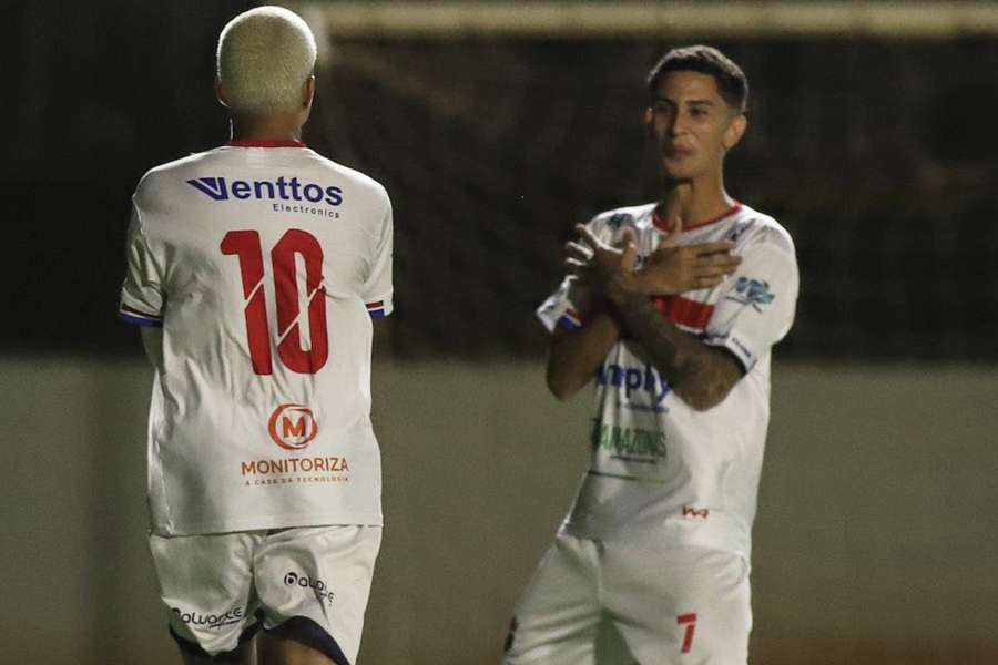 O Fast Clube, do Amazonas, tem um Naimerson (camisa 10) e um Zidane no time