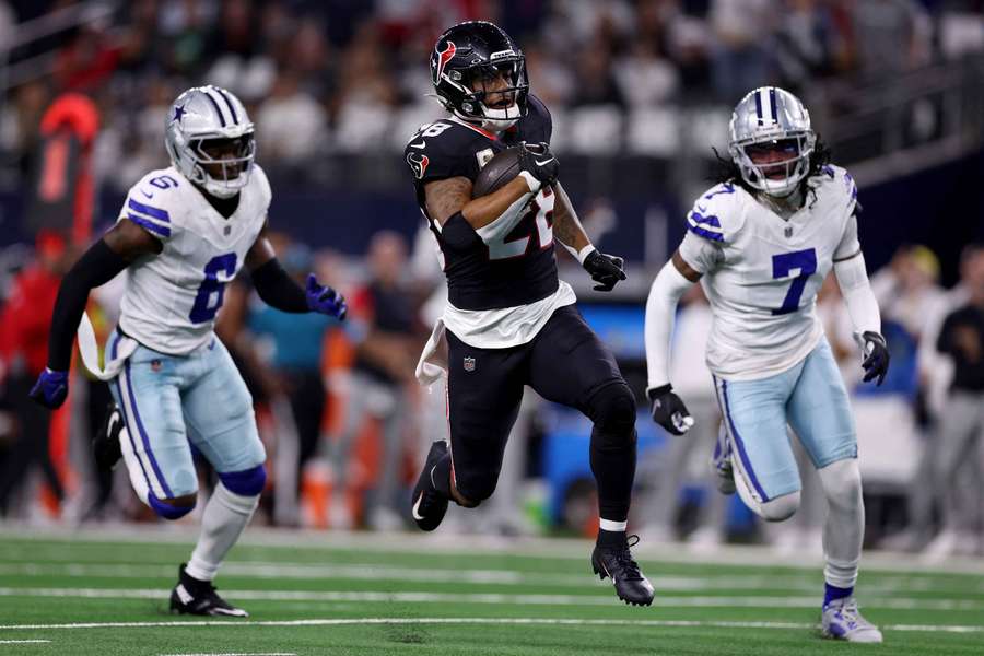 Mixon scores treble for Texans as misery continues for slumping Cowboys