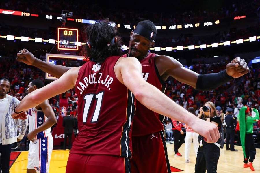 Os Heat venceram os Philadelphia em casa