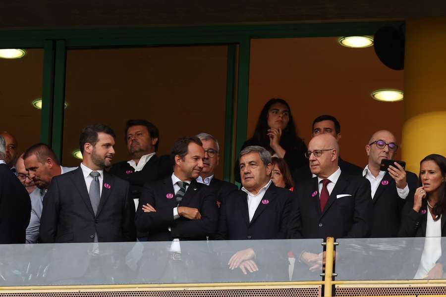Frederico Varandas, presidente do Sporting, assistiu ao jogo ao lado de Fernando Gomes
