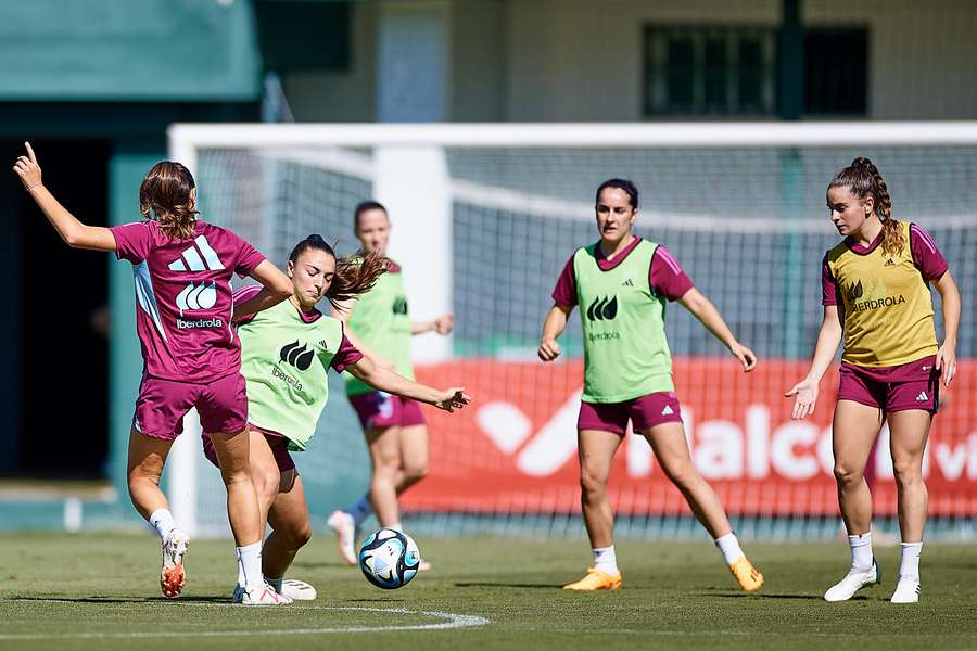 Las jugadoras españolas, entrenando en Sevilla