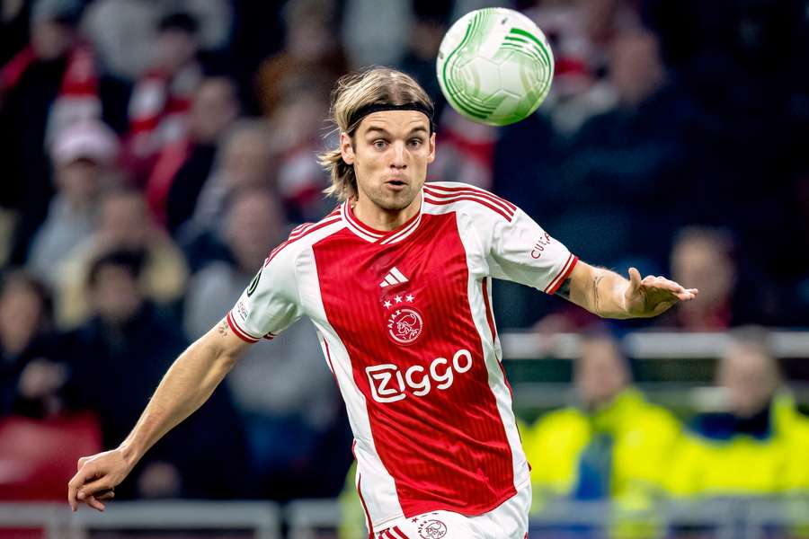 Borna Sosa is een van de vier spelers die is teruggezet naar Jong Ajax