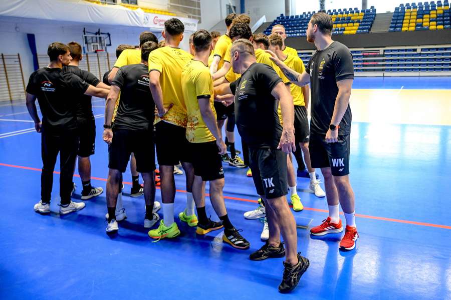 PGE Skra Bełchatów zaczyna przygotowania do sezonu PlusLigi z 11 zawodnikami PGE Skra Bełchatów zaczyna przygotowania do sezonu PlusLigi z 11 zawodnikami