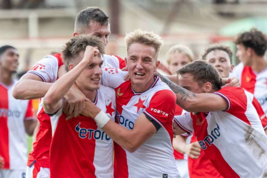 Radost slávistických fotbalistů (archivní snímek). Radost slávistických fotbalistů (archivní snímek).