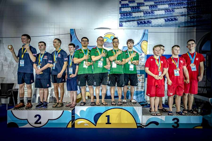 Mais quatro ouros para nadadores portugueses nos Europeus de Síndrome de Down Mais quatro ouros para nadadores portugueses nos Europeus de Síndrome de Down