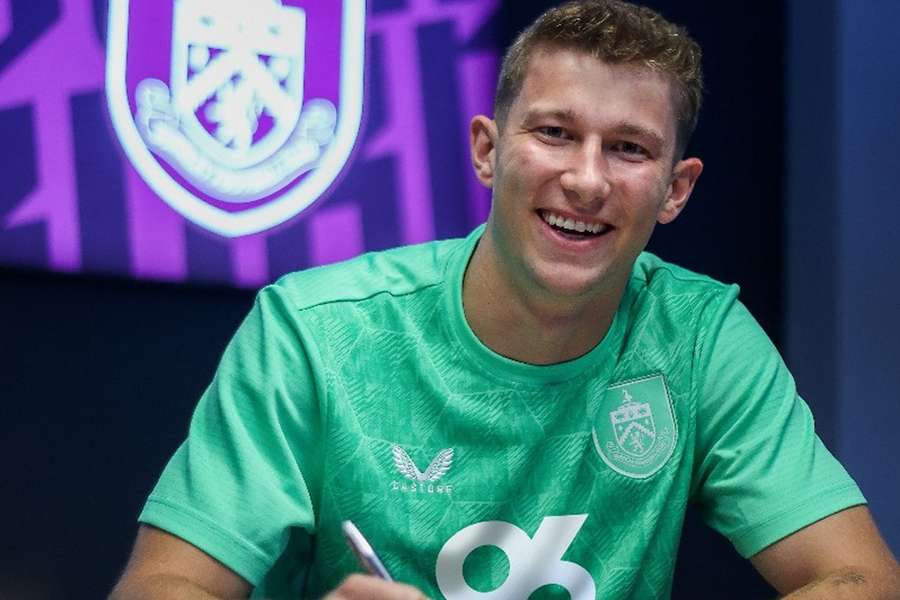 DONE DEAL: Burnley sign Karslruher keeper Weiss