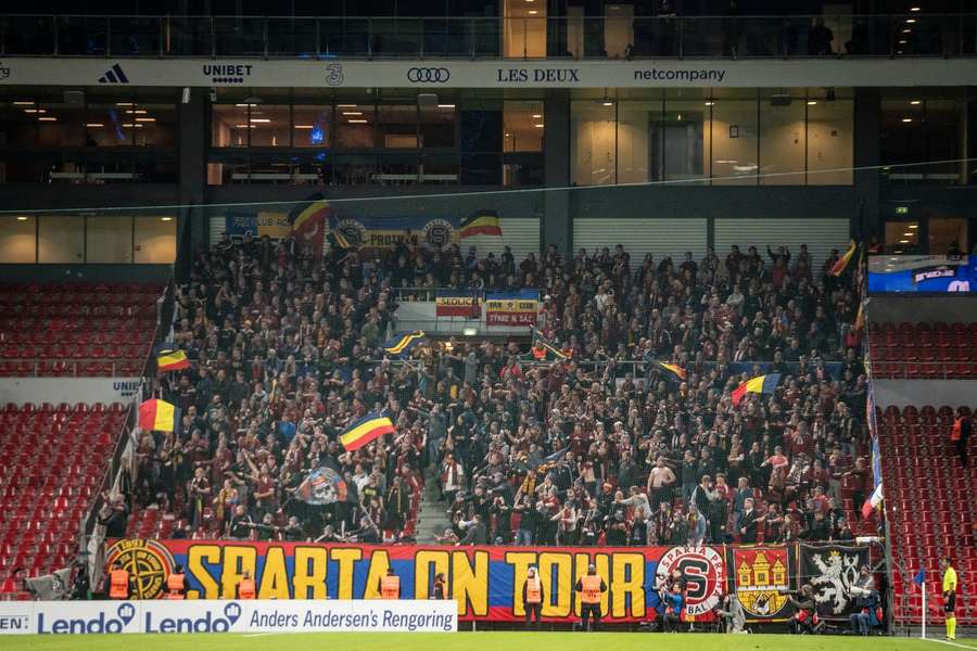 Fanoušci Sparty na kodaňském stadionu.
