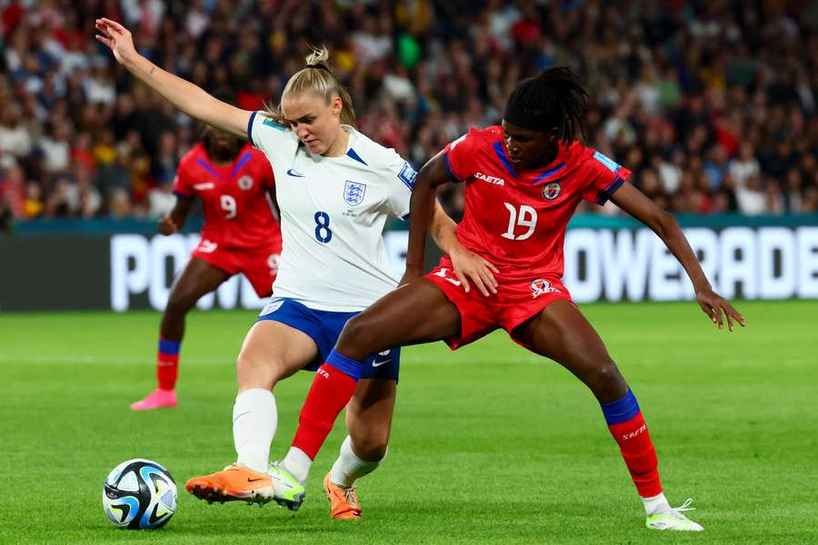 Georgia Stanway (L) battles for the ball