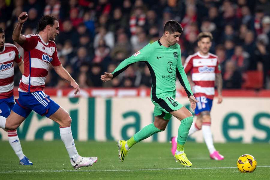 Morata colocou o Atleti a três pontos do Barça na classificação