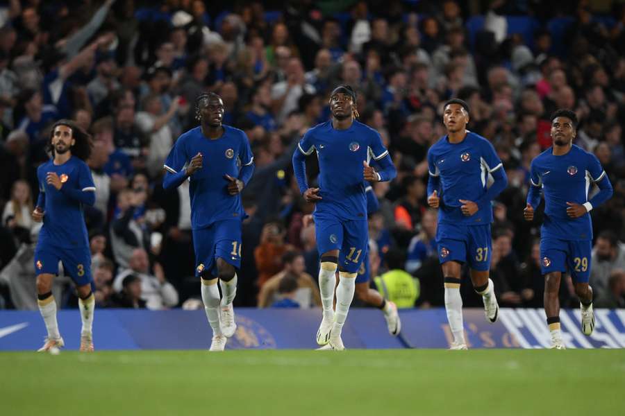 Chelsea y Everton sufren para seguir adelante en la Copa de la Liga inglesa