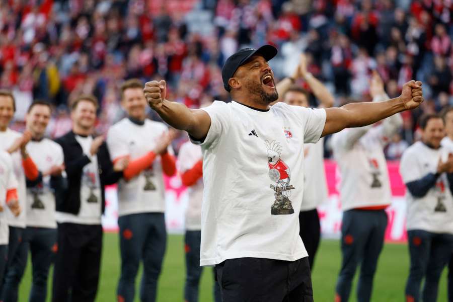 Vincent Kompany bei der Feier nach dem Spiel.