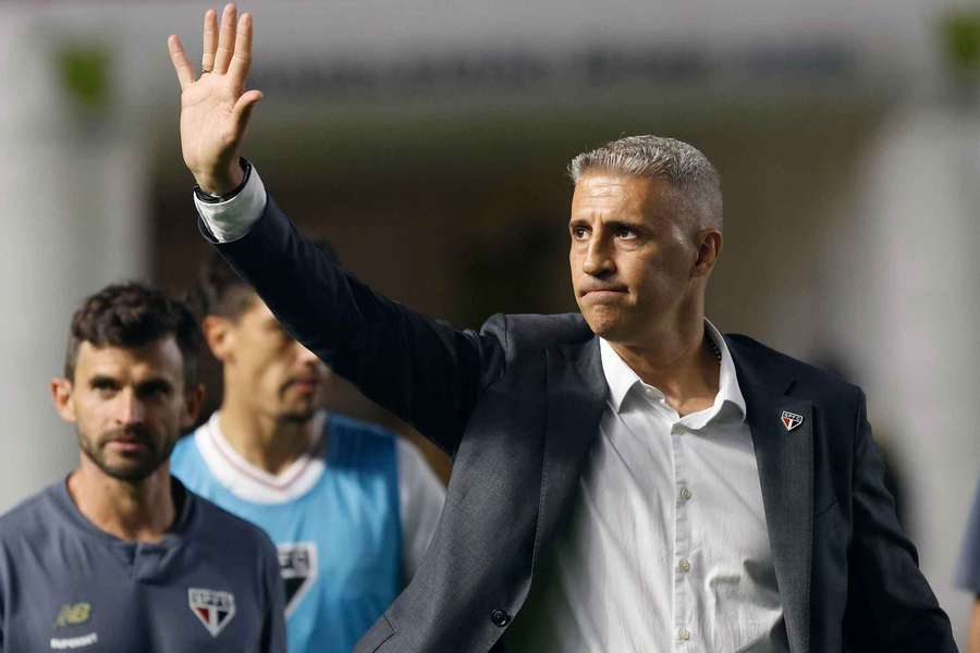 São Paulo não vai brigar no topo da tabela em 2026, desabafa Crespo São Paulo não vai brigar no topo da tabela em 2026, desabafa Crespo