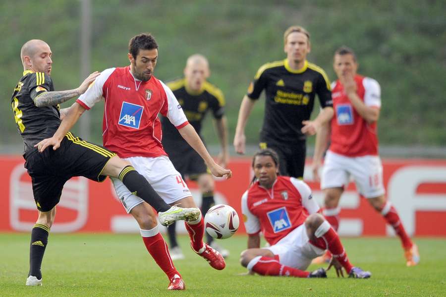 Hugo Viana e Alan em ação pelo SC Braga diante do Liverpool