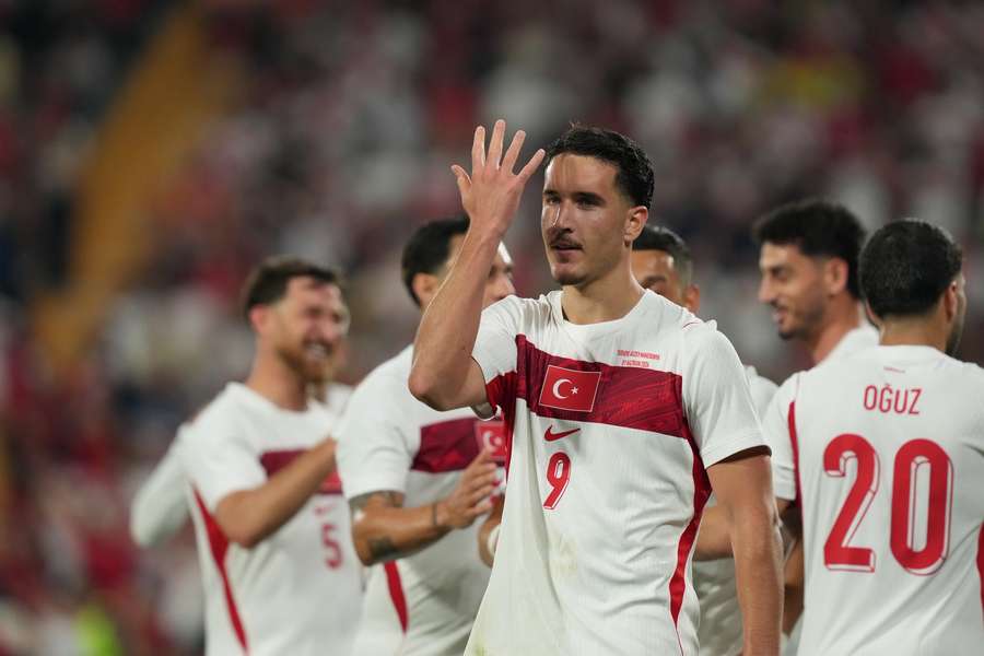 Deniz Gül festeja pela Turquia