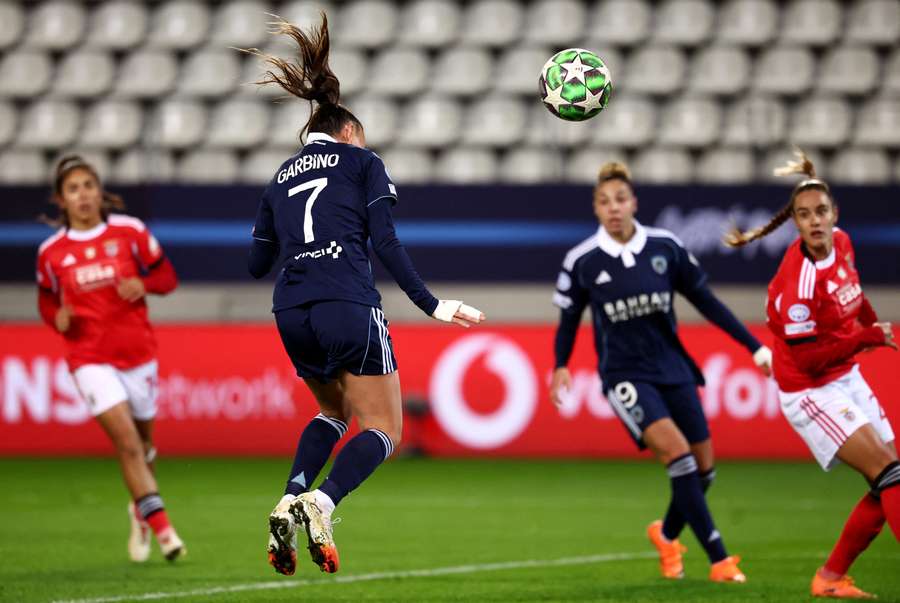 Garbino saltou do banco para anotar o segundo tento Garbino saltou do banco para anotar o segundo tento