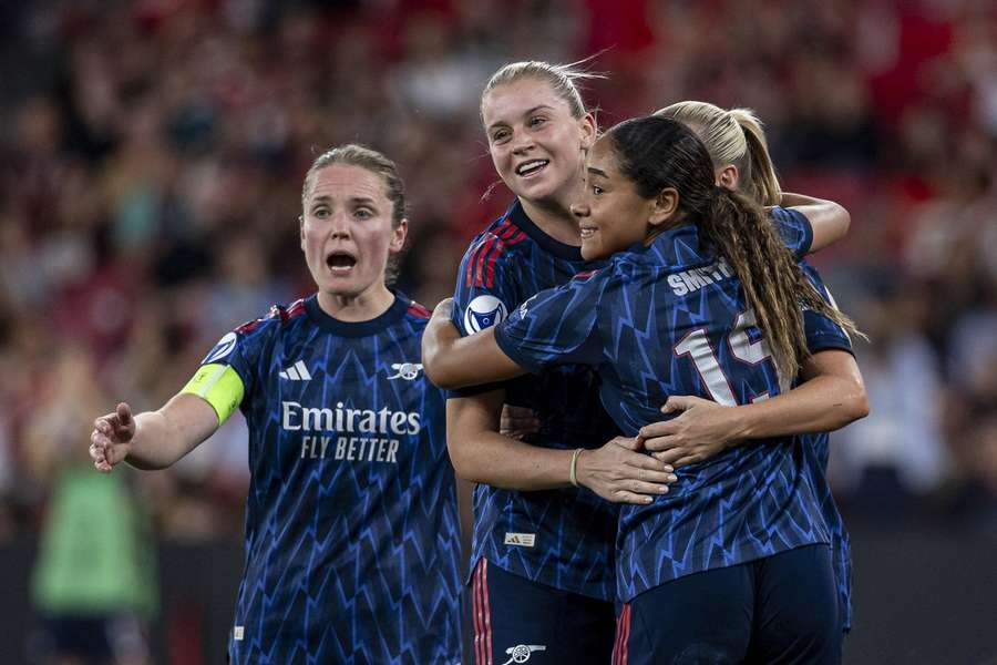 Alessia Russo celebrates scoring for Arsenal