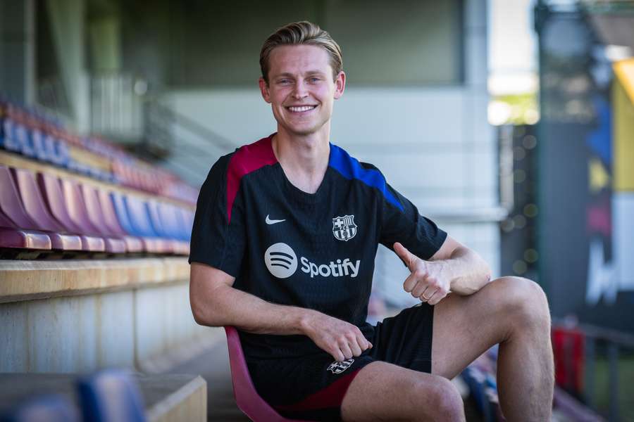 Frenkie de Jong regressa à lista de convocados