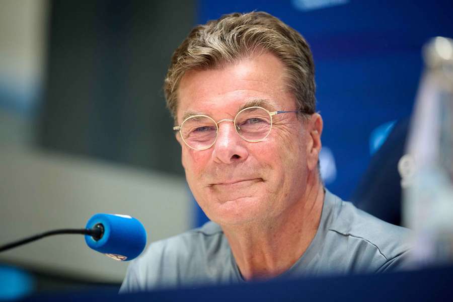 Bochum-Trainer Dieter Hecking hat die Favoritenrolle in der 2. Bundesliga in Richtung Kiel geschoben.