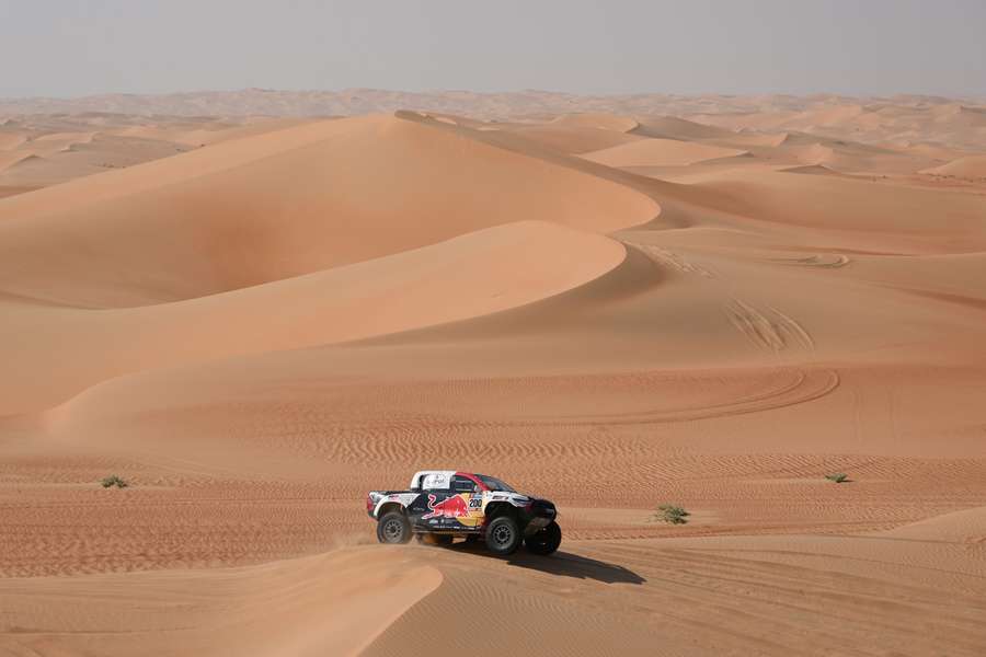 Dakar, Al-Attiyah mantiene la leadership nella categoria auto, Benavides in cima tra le moto