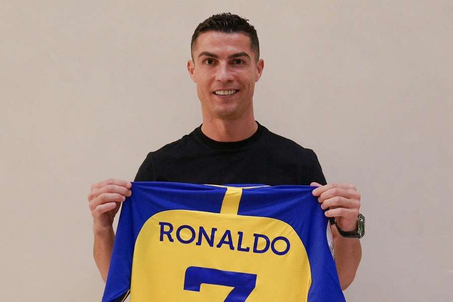 Tricourile cu "Ronaldo" la Al Nassr se vând ca "pâinea caldă"