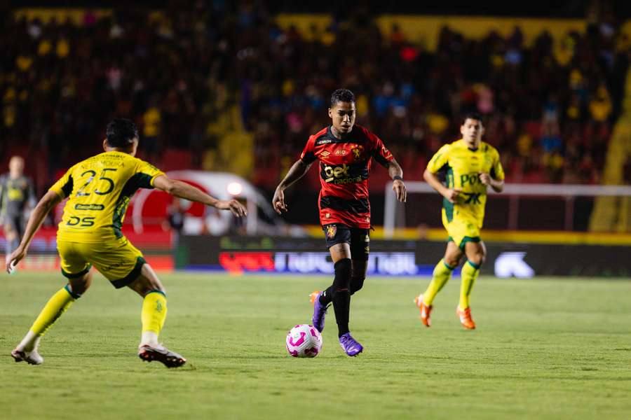 Sport e Mirassol fizeram um jogo disputado no Recife Sport e Mirassol fizeram um jogo disputado no Recife