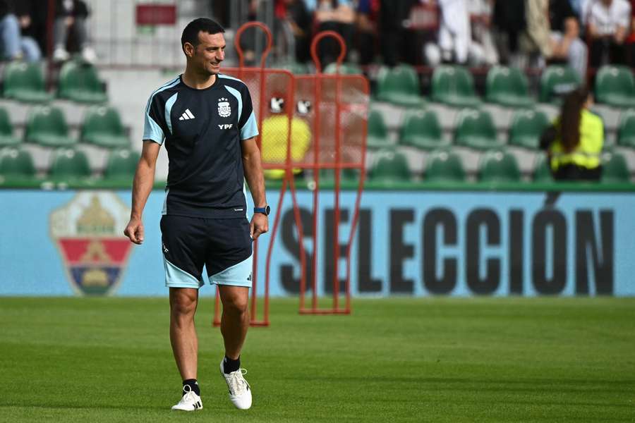 Lionel Scaloni à l'entraînement. Lionel Scaloni à l'entraînement.