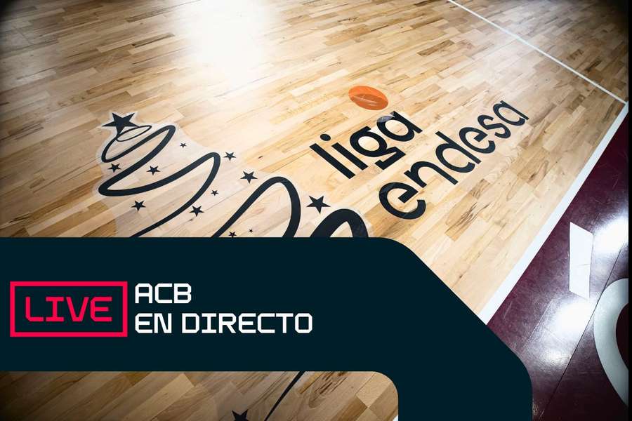 Imagen de la cancha, con motivos navideños en el Barris Nord