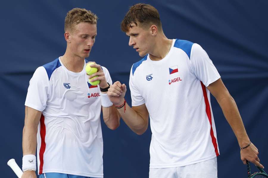 Jiří Lehečka (vlevo) a Jakub Menšík spolu letos zářili v daviscupovém týmu. 