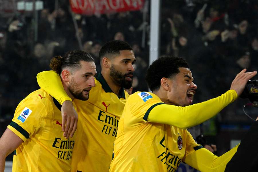 AC Milán v Boloni vyhrál přesvědčivě 3:0. AC Milán v Boloni vyhrál přesvědčivě 3:0.