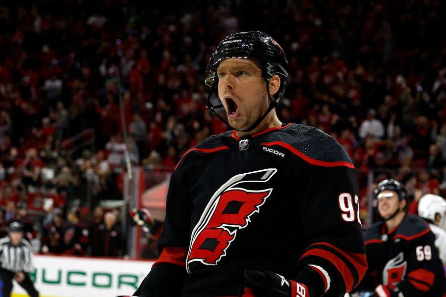 Frederik Andersens russiske holdkammerat bliver fritstillet af Carolina Hurricanes