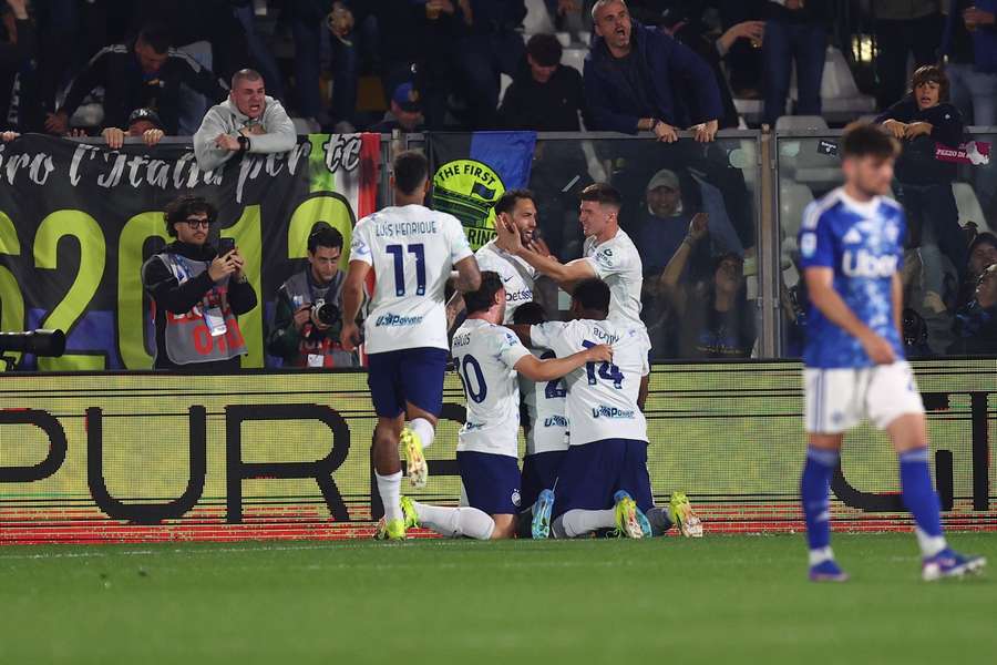 A celebração de Dumfries, autor do 2-3 da reviravolta