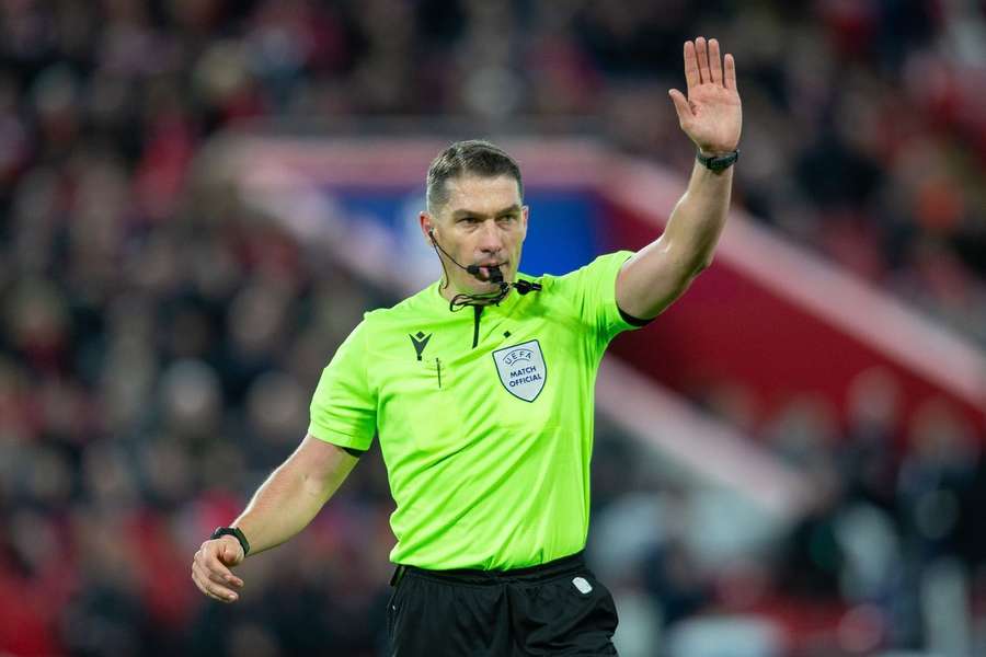 Istvan Kovacs (38 de ani) a arbitrat partida tur dintre Liverpool și Real Madrid