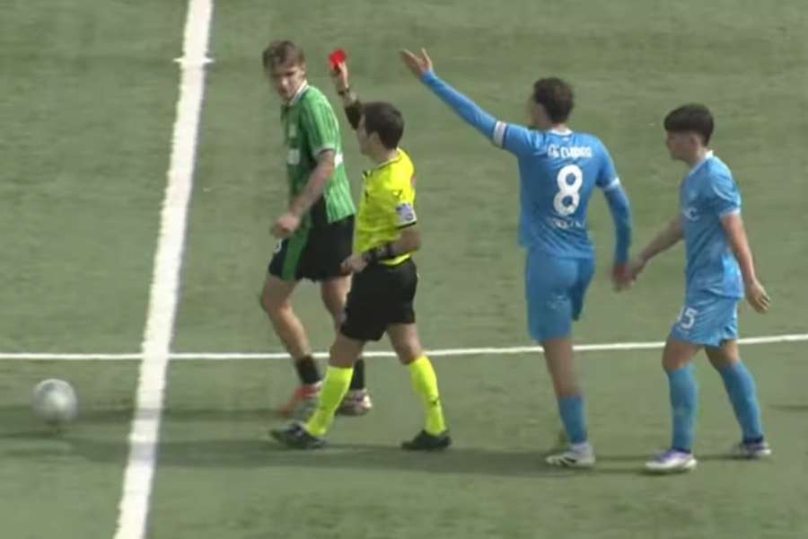 Troy Tomșa a primit cartonașul roșu de la arbitrul Fabio Maresca Troy Tomșa a primit cartonașul roșu de la arbitrul Fabio Maresca