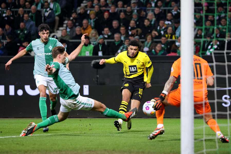 Dortmund midfielder Jadon Sancho (2R) shoots and scores