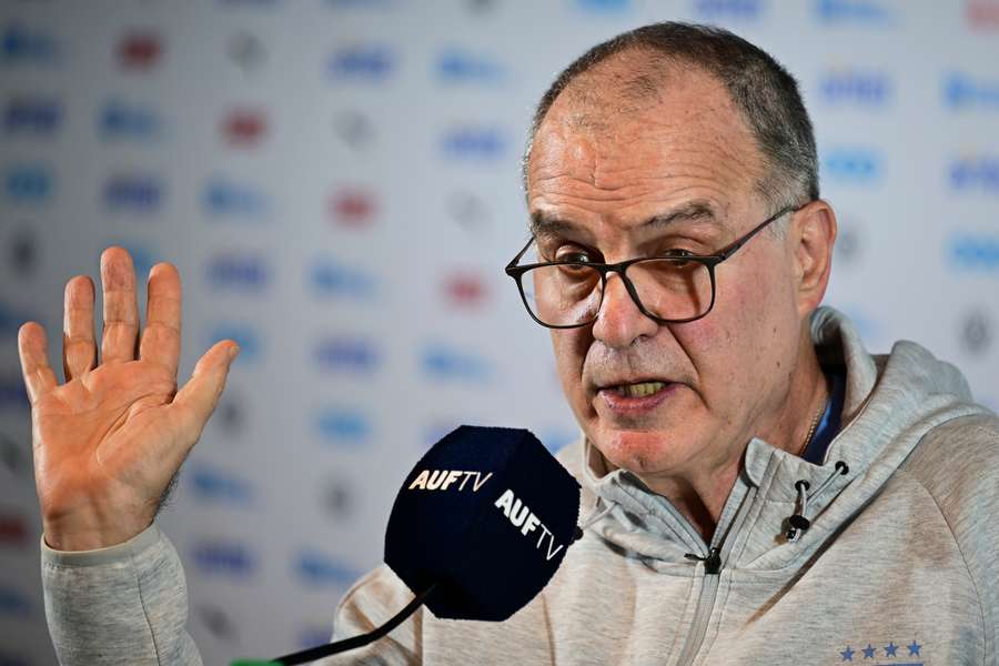 El Loco Bielsa anunciando sua lista de convocados