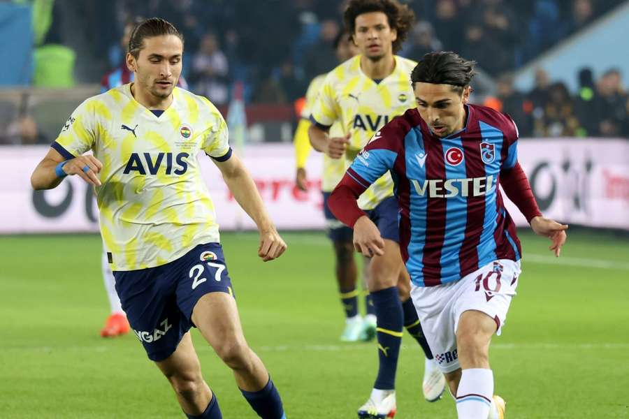 Fenerbahçe de Jorge Jesus perde com Trabzonspor (0-2) e tem liderança em risco